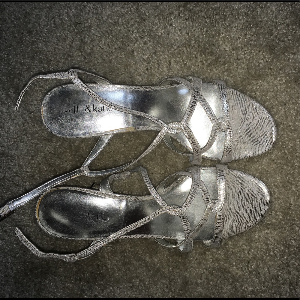 Kelly & Katie silver strappy heels, size 10